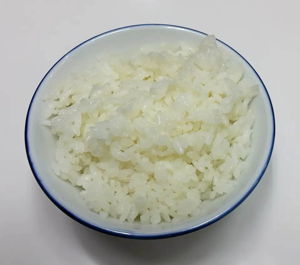 Bol de arroz blanco cocido